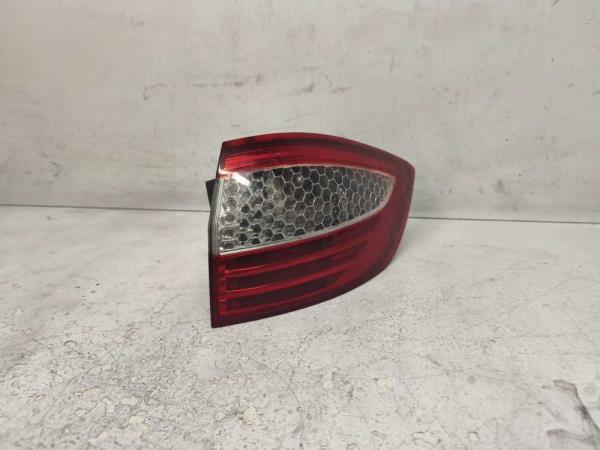 FEU ARRIERE DROIT FORD MONDEO BREAK 6/2007-9/2010 - Vue 1